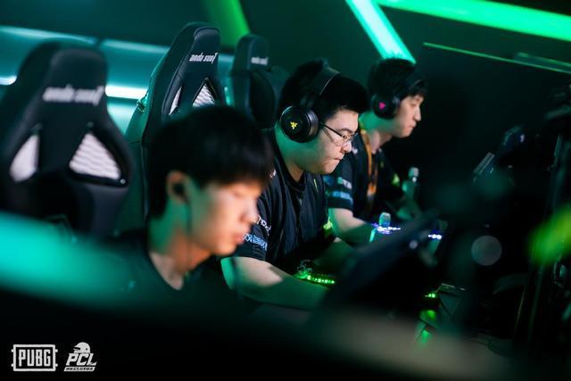 场上的类似 场上的类似